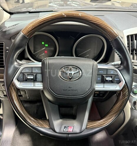 Toyota Land Cruiser-23