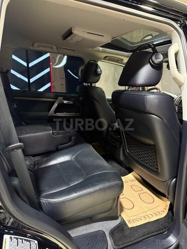 Toyota Land Cruiser-16