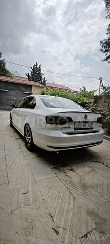 Volkswagen Jetta-5