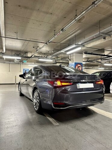 Lexus ES 300h-6