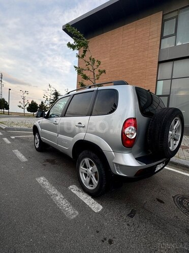 Chevrolet Niva-4