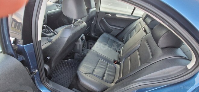 Volkswagen Jetta-13