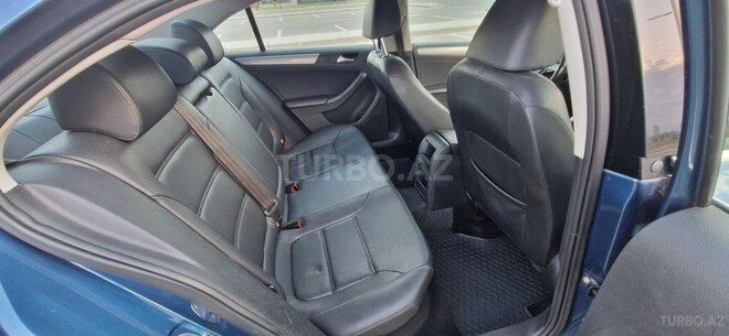 Volkswagen Jetta-12