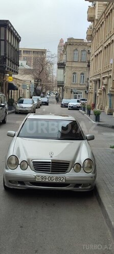 Mercedes E 270-5