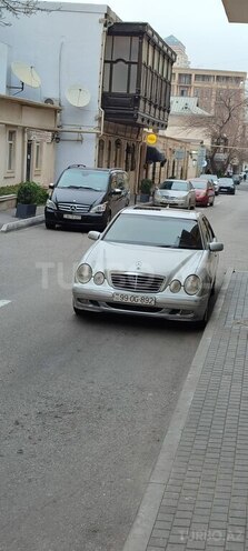 Mercedes E 270-9
