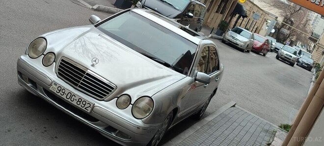 Mercedes E 270-8