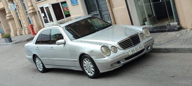 Mercedes E 270-7