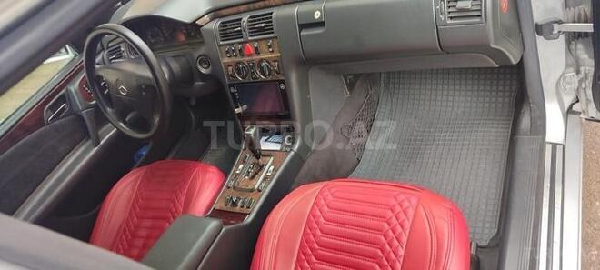 Mercedes E 270-2