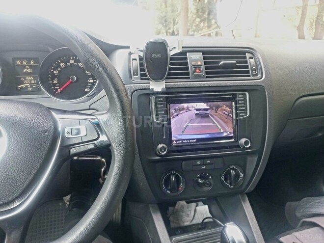 Volkswagen Jetta-5