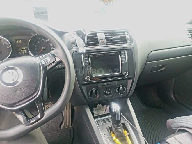 Volkswagen Jetta-10