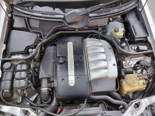 Mercedes E 270-4