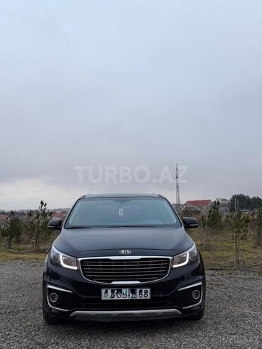 Kia Carnival-1