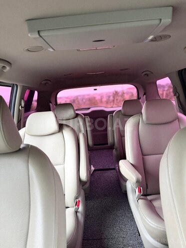 Kia Carnival-7
