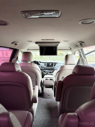 Kia Carnival-8
