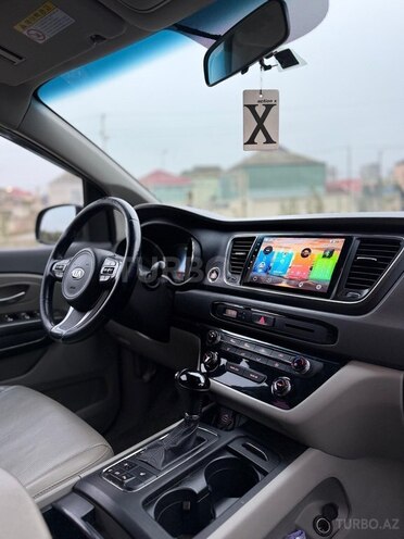 Kia Carnival-12
