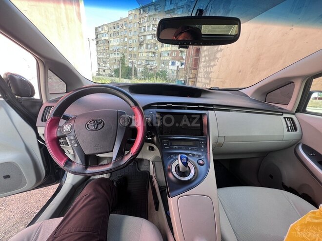 Toyota Prius-5