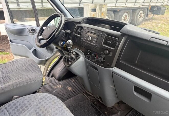 Ford Transit-6