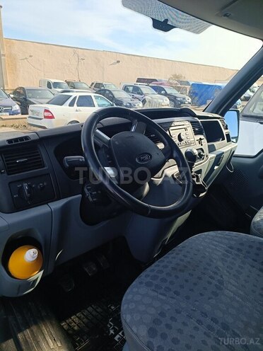 Ford Transit-8