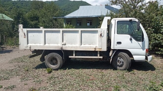 Isuzu NPR 66 L 2004, 490,000 km - 3.9 l - İsmayıllı