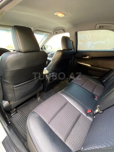 Toyota Camry-12