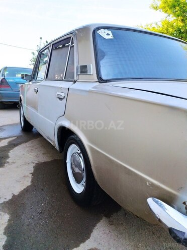 LADA (VAZ) 21011-2