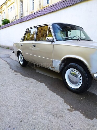 LADA (VAZ) 21011-4