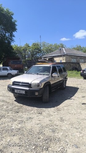 Nissan Pathfinder-1