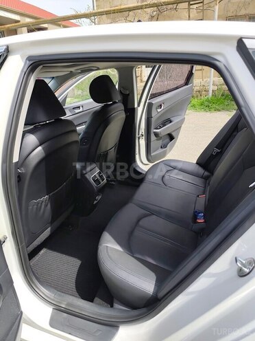 Kia K5-17