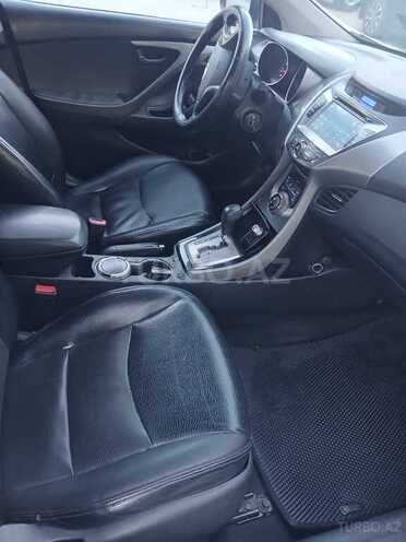 Hyundai Elantra-6