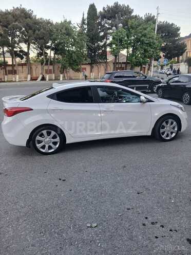 Hyundai Elantra-4