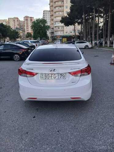 Hyundai Elantra-2