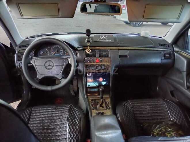 Mercedes E 240-5