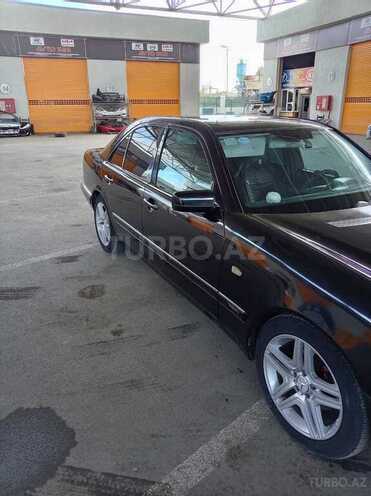 Mercedes E 240-4
