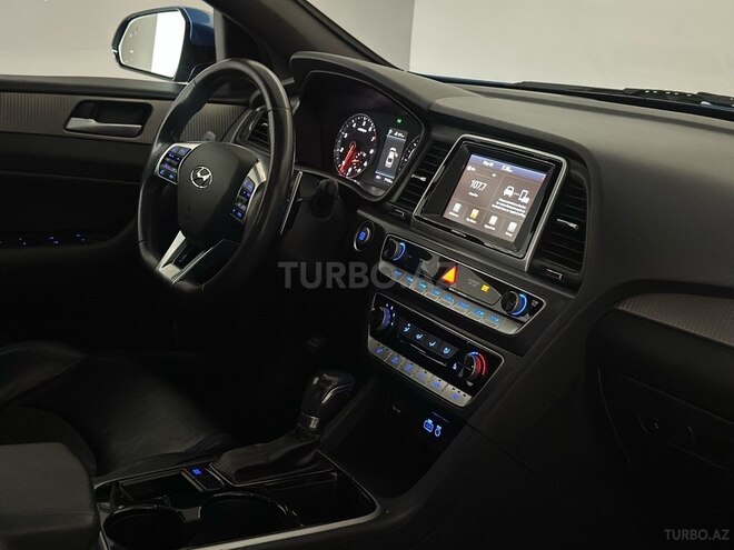 Hyundai Sonata-16