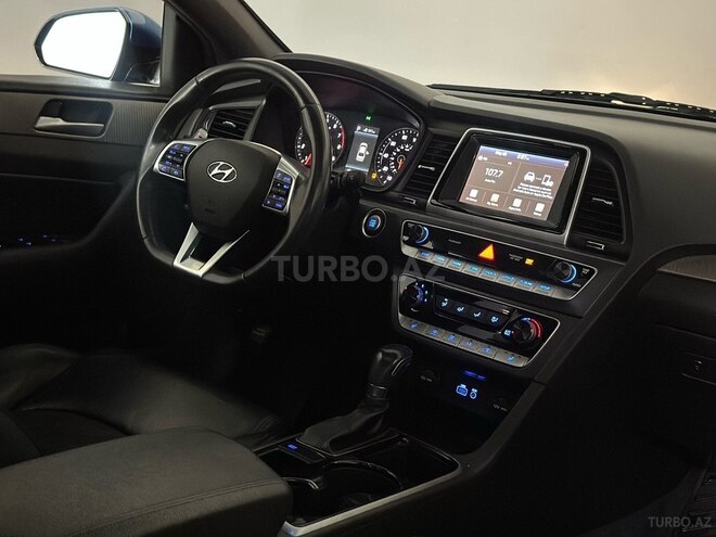 Hyundai Sonata-12