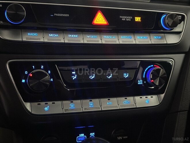 Hyundai Sonata-27