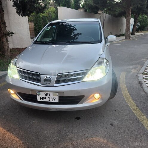Nissan Tiida-5