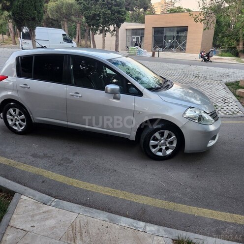 Nissan Tiida-17