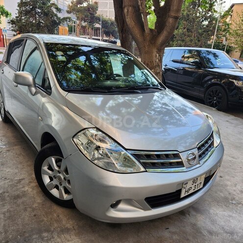 Nissan Tiida-12