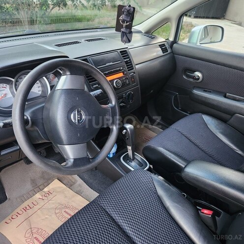 Nissan Tiida-9