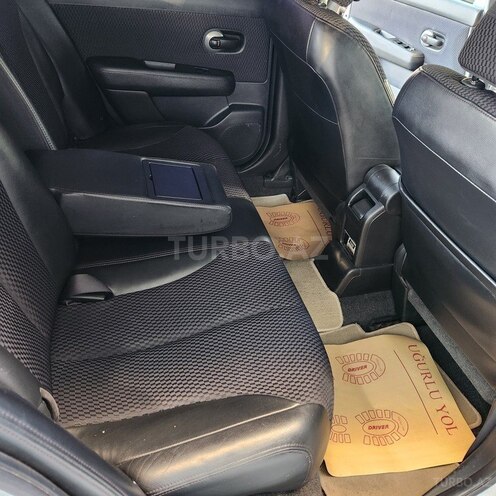 Nissan Tiida-13