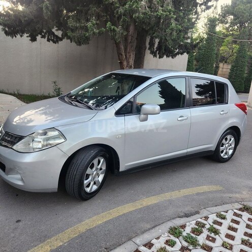 Nissan Tiida-15
