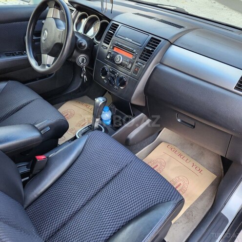 Nissan Tiida-4