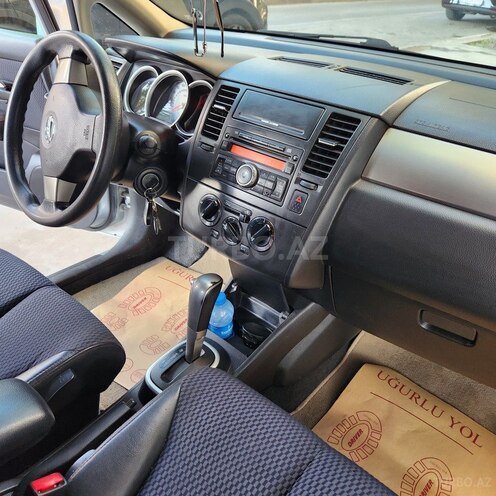 Nissan Tiida-14