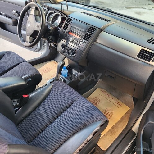 Nissan Tiida-10