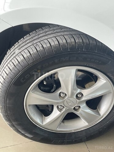 Hyundai Accent-2