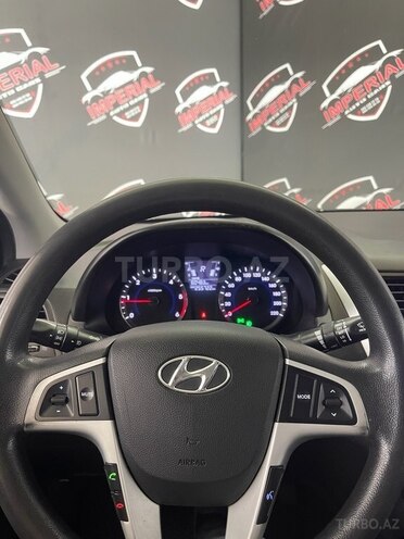 Hyundai Accent-5
