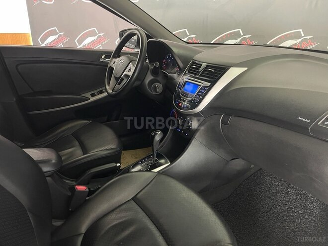 Hyundai Accent-11