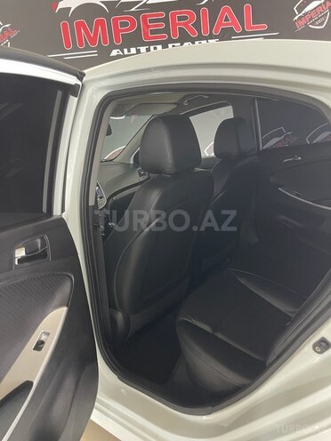 Hyundai Accent-10