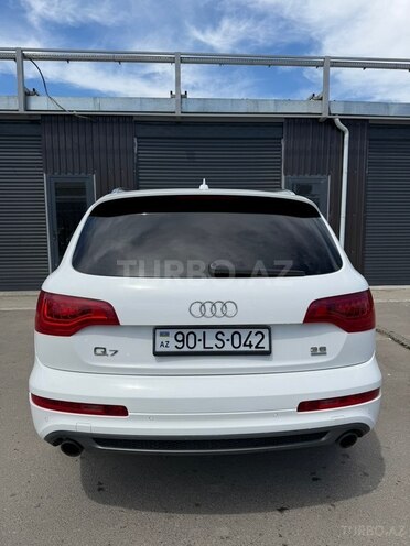 Audi Q7-4